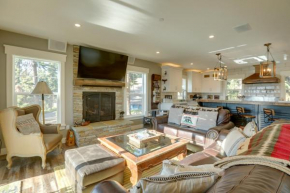 Stunning Luxury Home with Lake Tahoe Views and Hot Tub